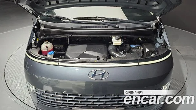 Hyundai Staria 2023 thumb 6