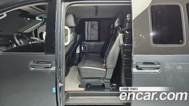Hyundai Staria 2023 thumb 11