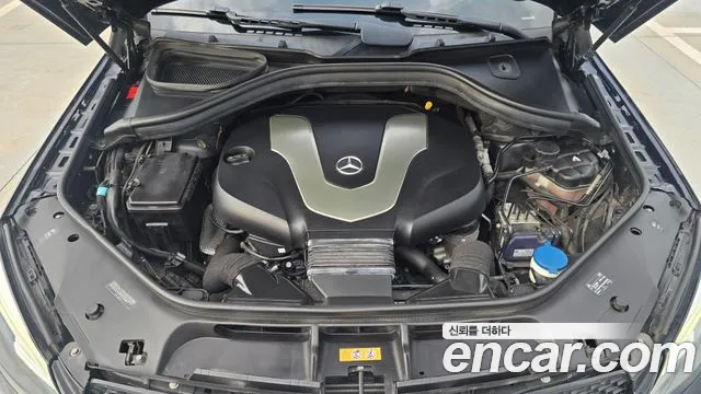 Mercedes-Benz GLE 2017 thumb 8