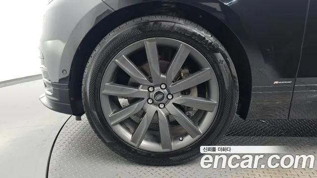 Land Rover Range Rover Velar 2018 thumb 5