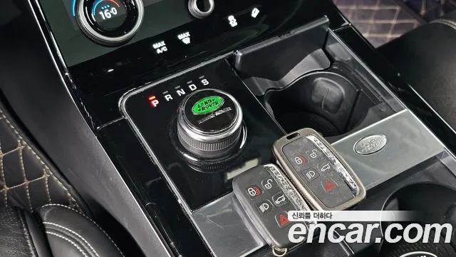 Land Rover Range Rover Velar 2018 thumb 9