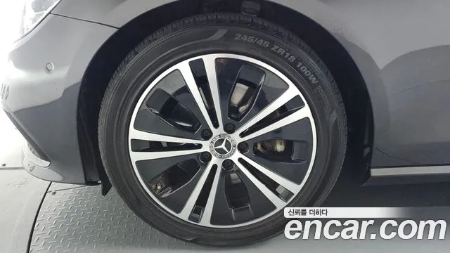 Mercedes-Benz E-Класс 2021 thumb 4