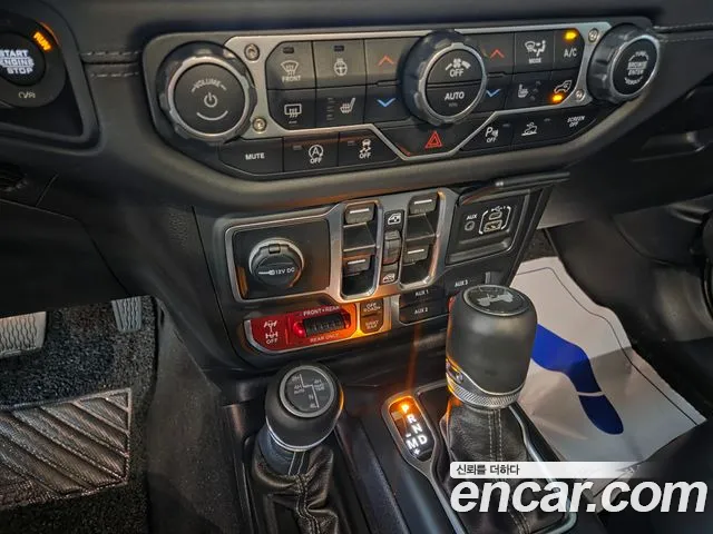 Jeep Wrangler 2025 thumb 12