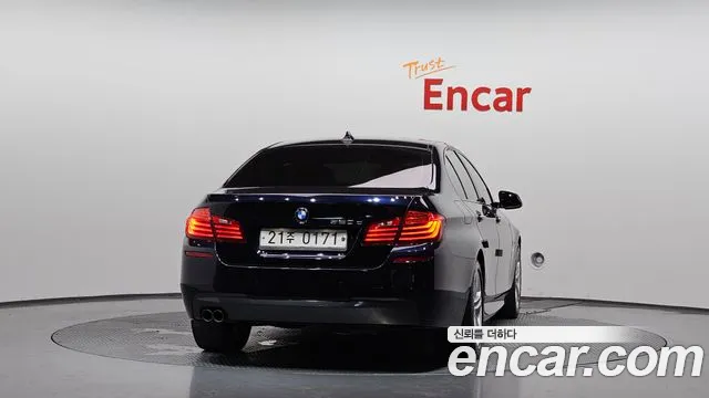 BMW 5-Series 2016 thumb 4