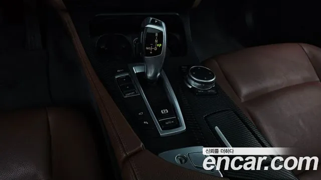 BMW 5-Series 2016 thumb 9