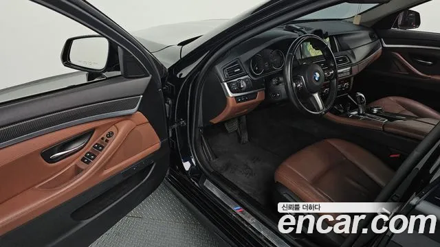 BMW 5-Series 2016 thumb 10
