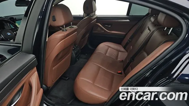 BMW 5-Series 2016 thumb 11