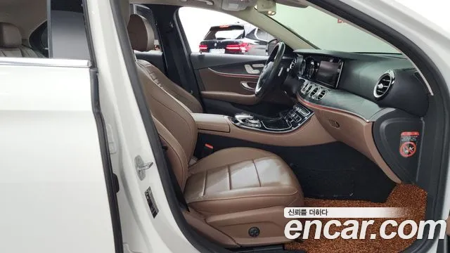 Mercedes-Benz E-Класс 2018 thumb 11