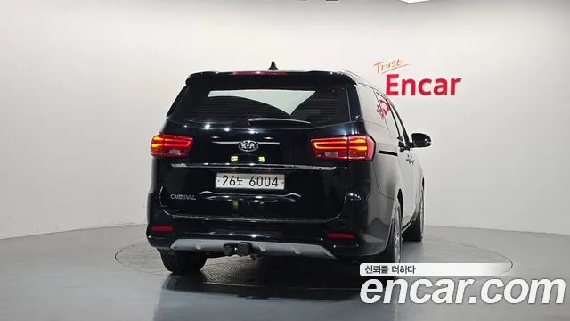 Kia Carnival 2018 thumb 4