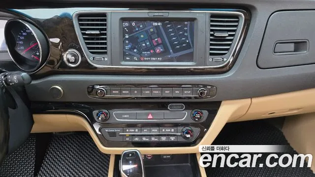Kia Carnival 2018 thumb 11