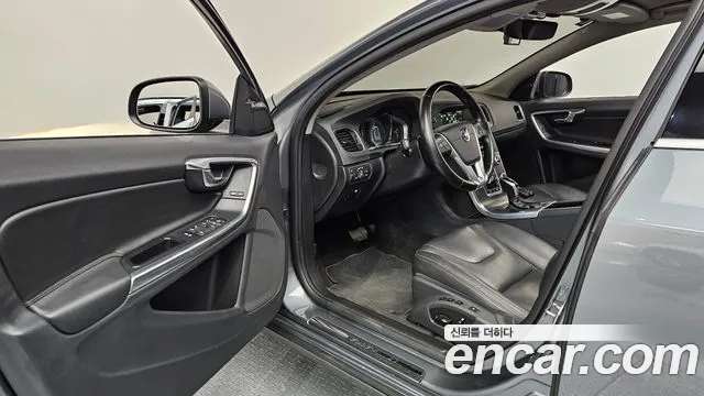 Volvo S60 2016 thumb 10