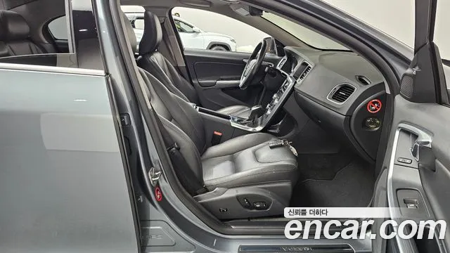 Volvo S60 2016 thumb 11