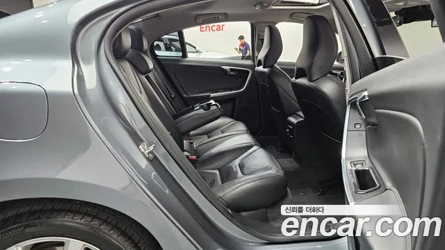 Volvo S60 2016 thumb 12