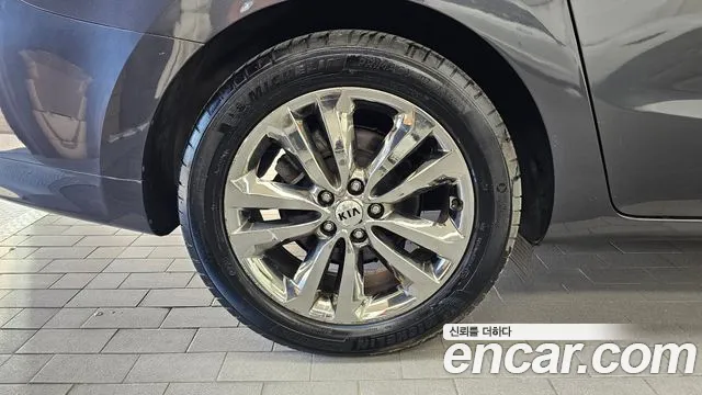 Kia Carnival 2017 thumb 5
