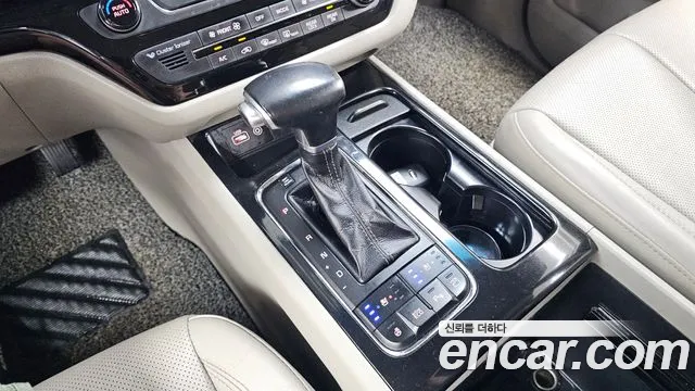 Kia Carnival 2017 thumb 9