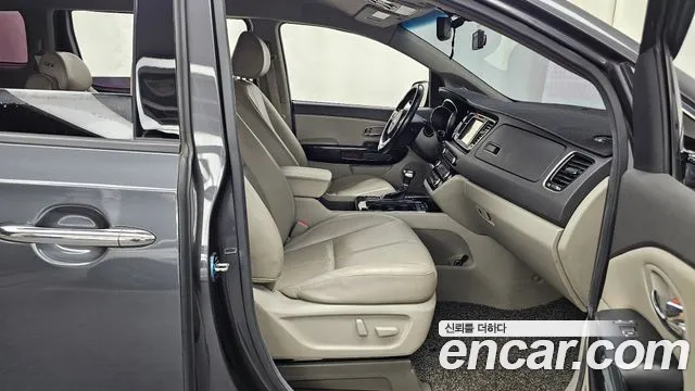 Kia Carnival 2017 thumb 11