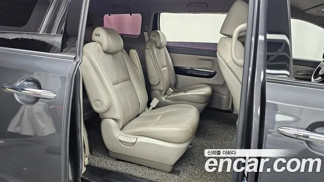 Kia Carnival 2017 thumb 12