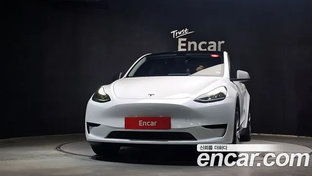 Tesla Model Y 2023 thumb 3