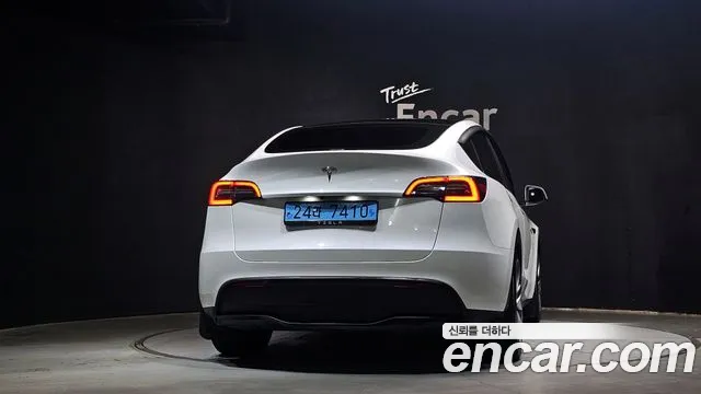 Tesla Model Y 2023 thumb 4