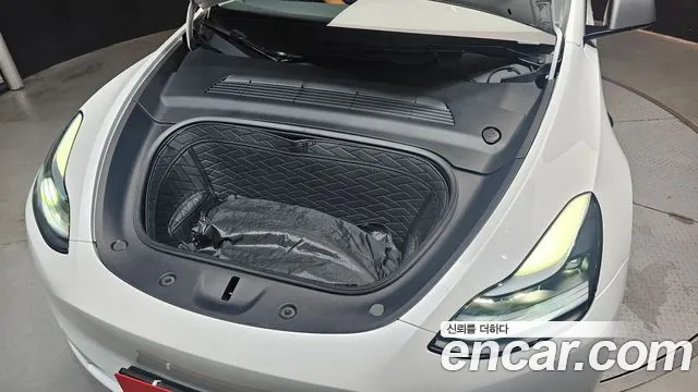 Tesla Model Y 2023 thumb 6