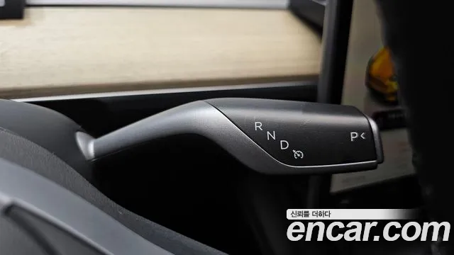 Tesla Model Y 2023 thumb 9