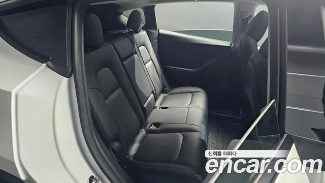 Tesla Model Y 2023 thumb 11