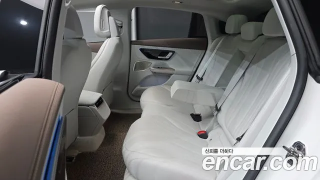 Mercedes-Benz EQE 2023 thumb 12