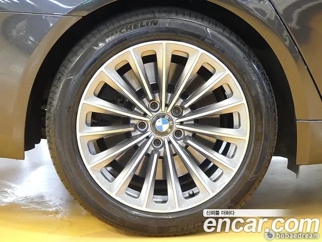 BMW 7-Series 2010 thumb 5