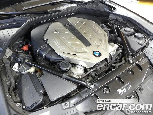 BMW 7-Series 2010 thumb 6