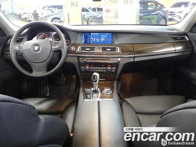 BMW 7-Series 2010 thumb 7