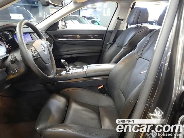 BMW 7-Series 2010 thumb 10