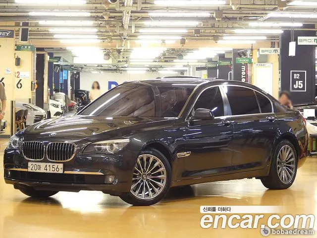BMW 7-Series 2010 thumb 11