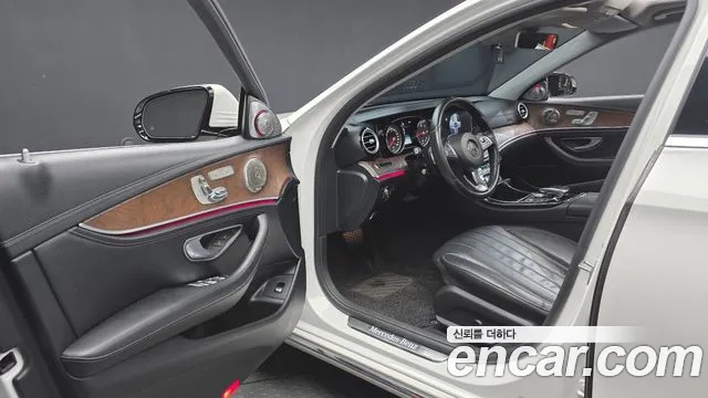 Mercedes-Benz E-Класс 2016 thumb 10
