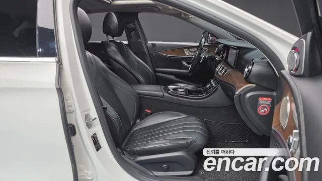Mercedes-Benz E-Класс 2016 thumb 11