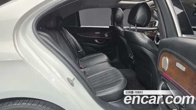 Mercedes-Benz E-Класс 2016 thumb 12