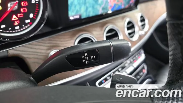 Mercedes-Benz E-Класс 2017 thumb 9