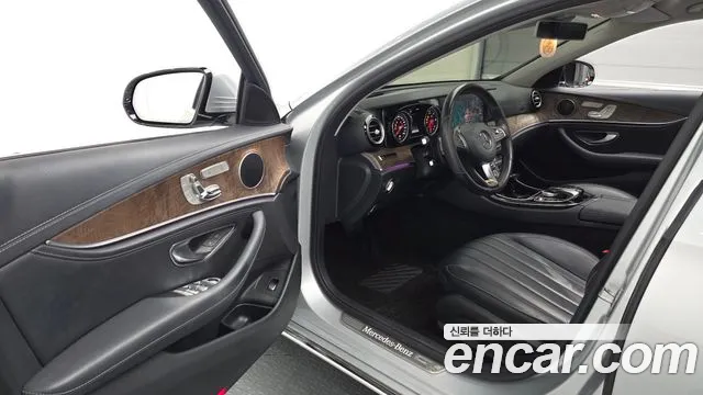 Mercedes-Benz E-Класс 2017 thumb 10