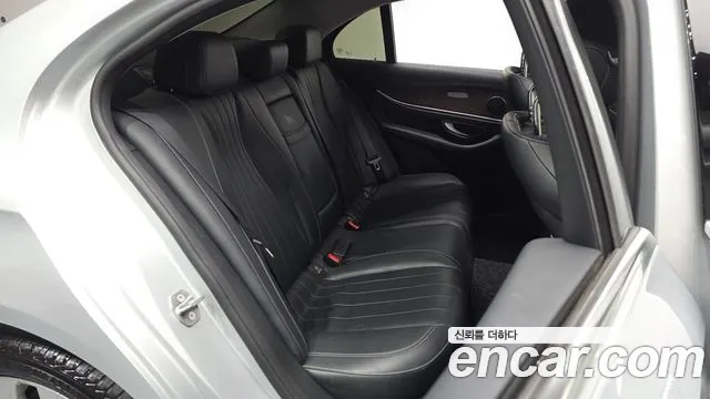 Mercedes-Benz E-Класс 2017 thumb 11