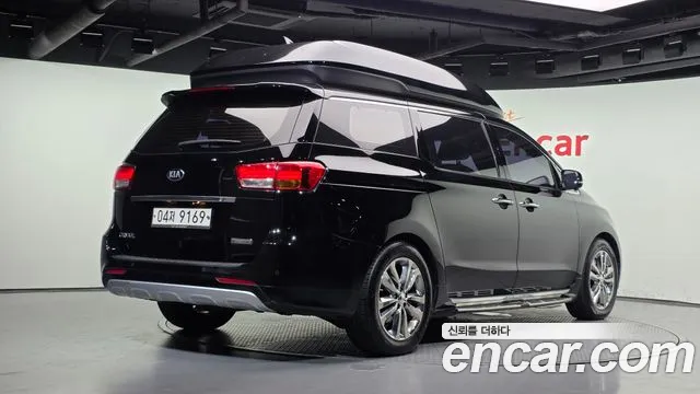 Kia Carnival 2017 thumb 2