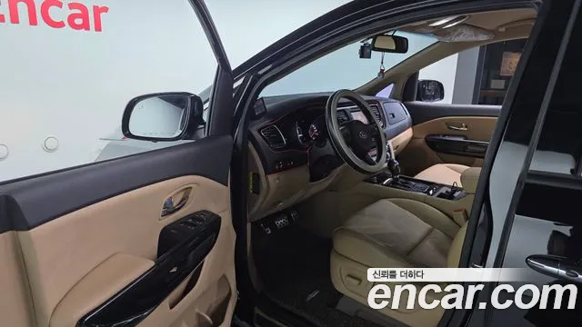 Kia Carnival 2017 thumb 10