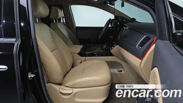 Kia Carnival 2017 thumb 11
