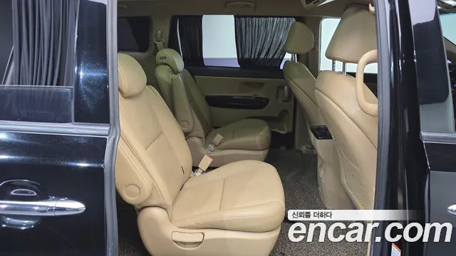 Kia Carnival 2017 thumb 12