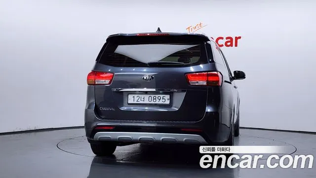 Kia Carnival 2015 thumb 4