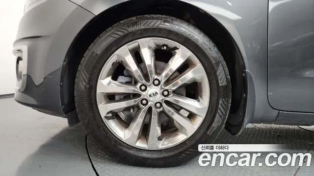 Kia Carnival 2015 thumb 5