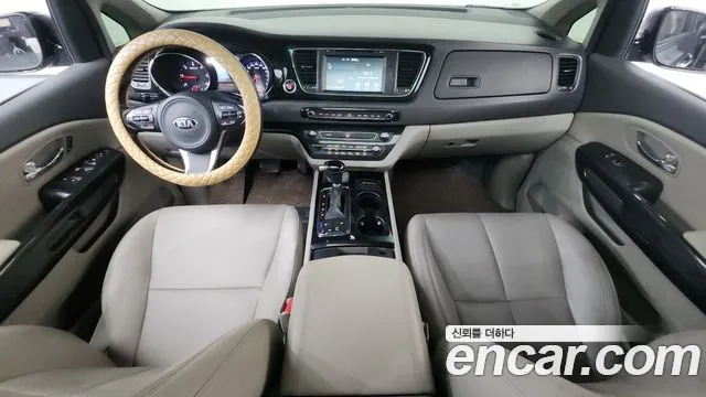 Kia Carnival 2015 thumb 7