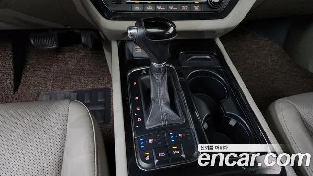 Kia Carnival 2015 thumb 9