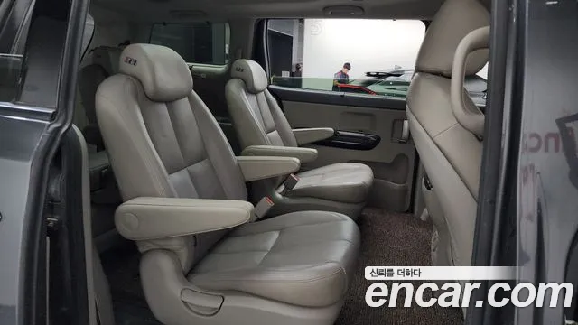 Kia Carnival 2015 thumb 12