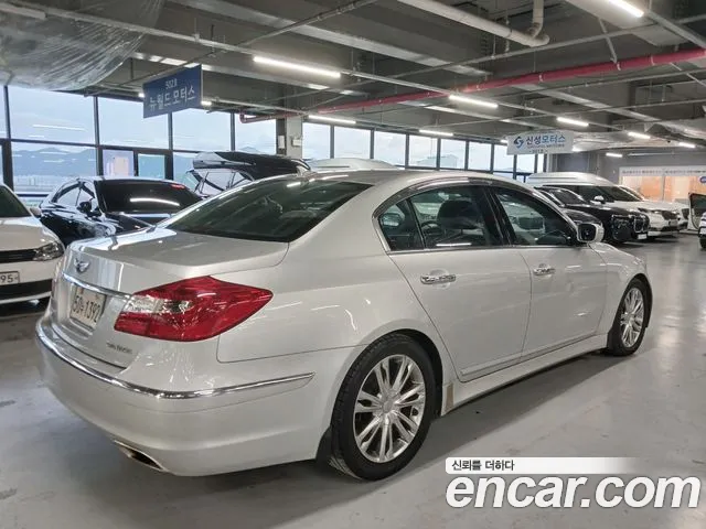 Hyundai Genesis 2013 thumb 4
