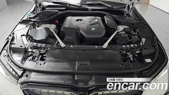 BMW 5-Series 2025 thumb 5