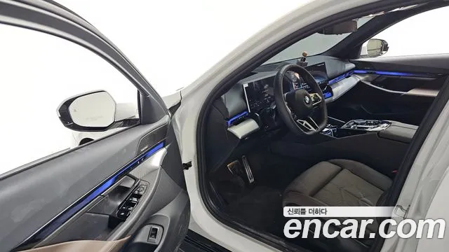 BMW 5-Series 2025 thumb 9